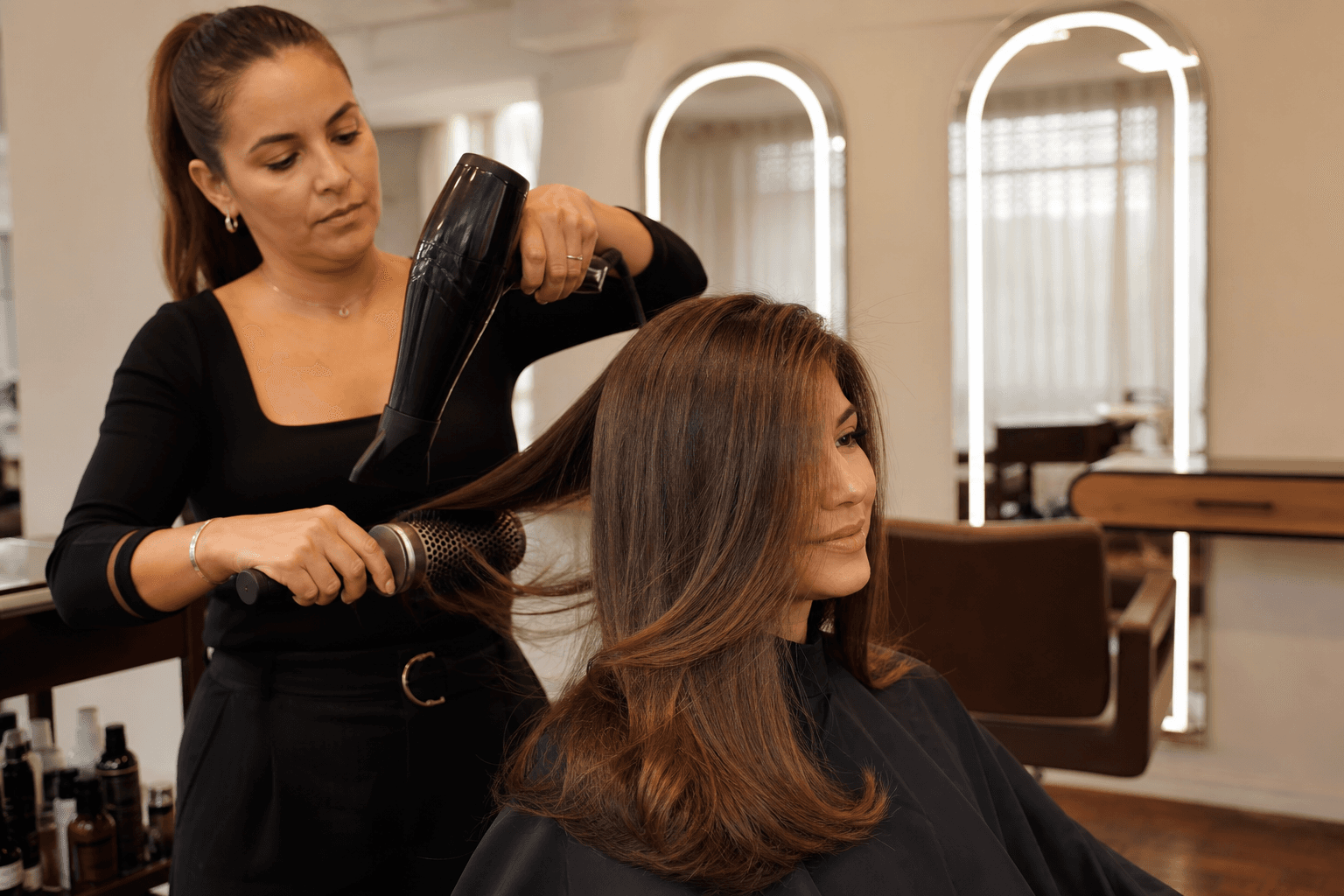 Escova modeladora com secador e escova redonda