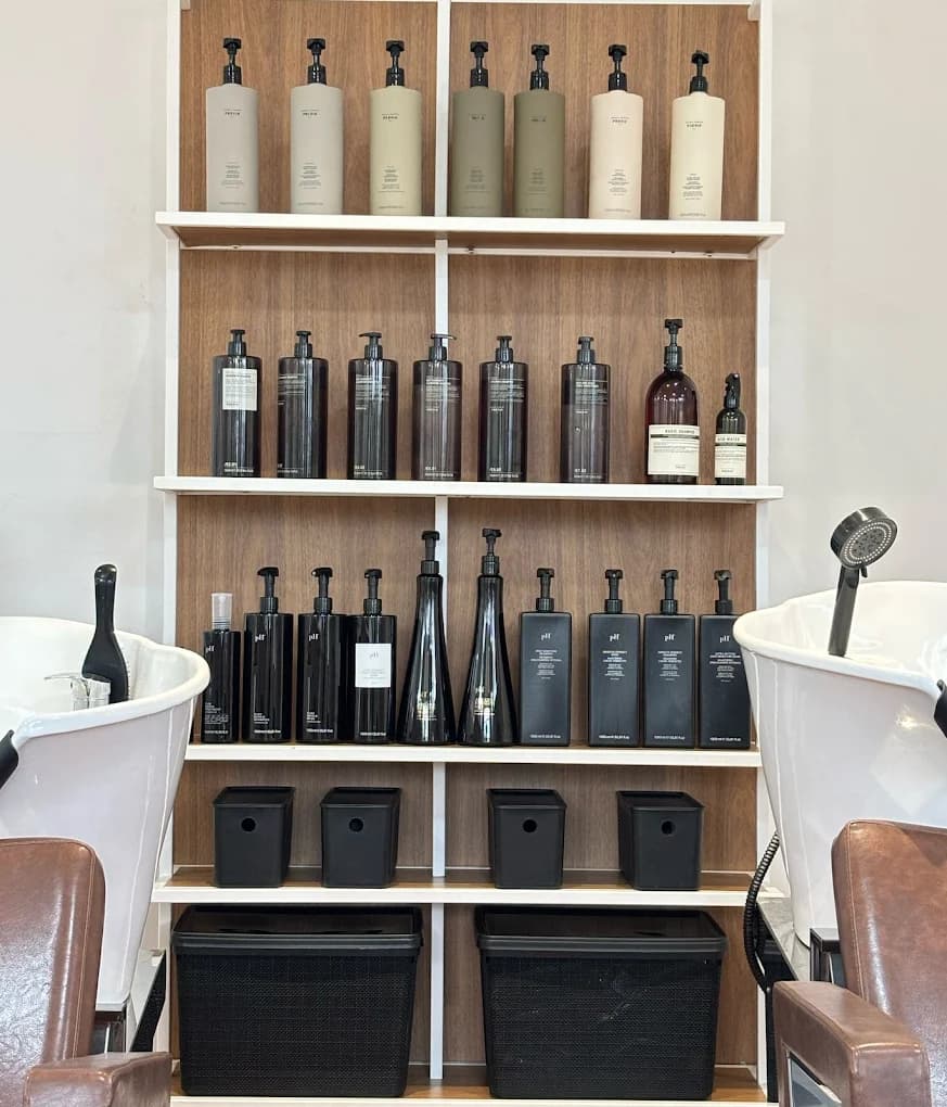 Lavatório e produtos profissionais no Rococó